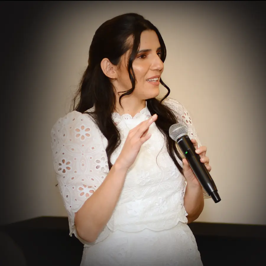 Juliana Avelar palestrando